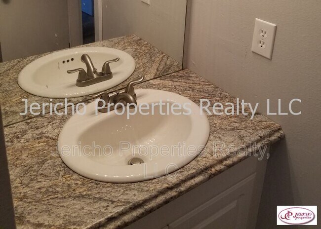 Building Photo - 1855 Independence St