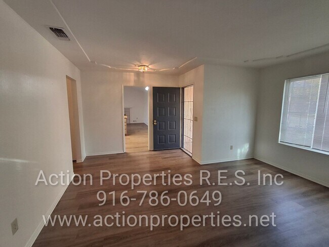 Building Photo - Antelope R.V. Parking, Single Story: Large Yard: RV Parking: 3 Bed, 2 Bath - Foothill Farms/Antelope