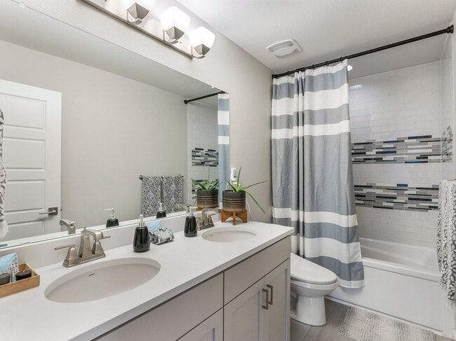 Building Photo - Stunning 4 Bed/2.5 Bath Modern Farmhouse in Scouters Mountain - HV