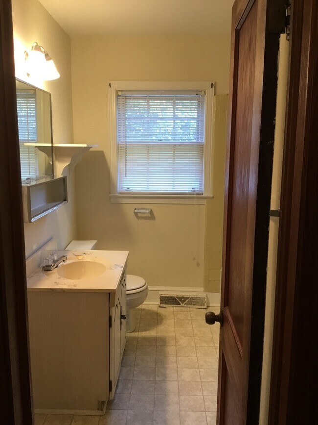 Building Photo - 1035 Candlewood Ln