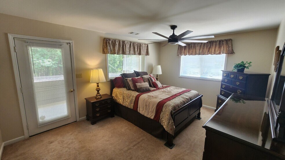 Building Photo - 6576 Johnson Cir