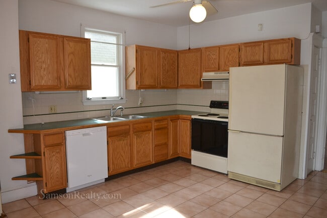 Building Photo - 81 Grotto Ave