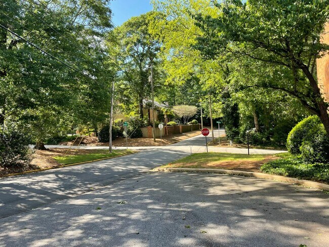 Building Photo - Williamsburg Townhome Available for Rent