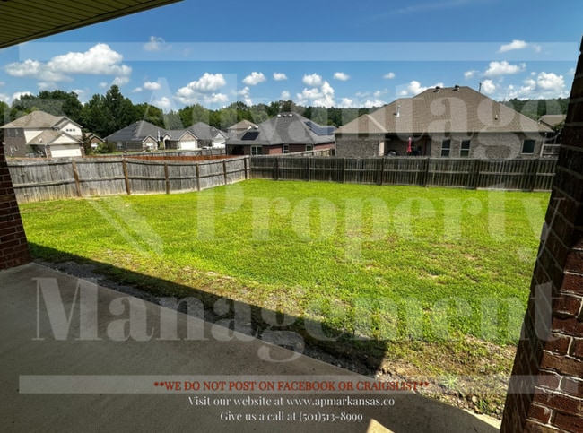 Building Photo - Two-Story home located in the vibrant city...