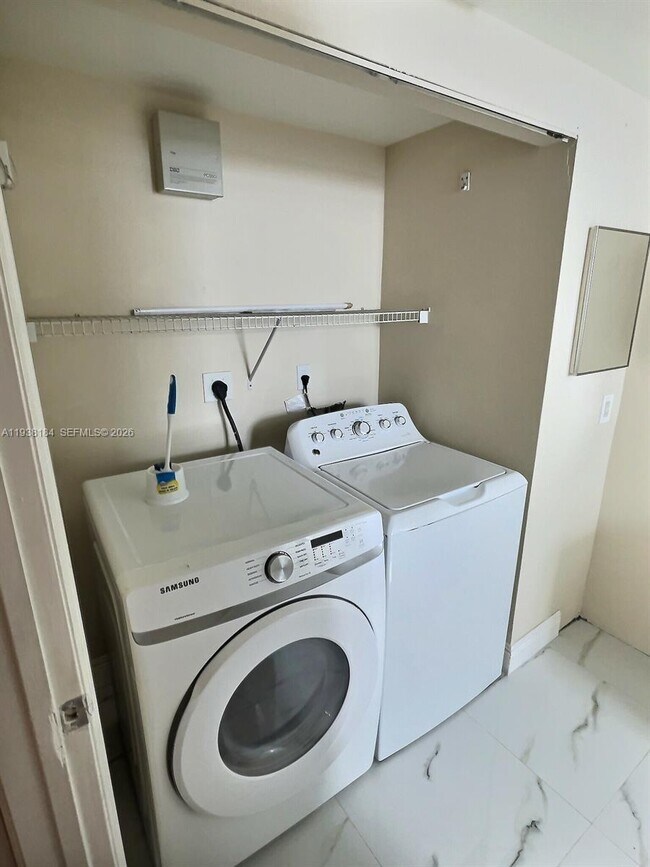 Building Photo - 2120 W Preserve Way