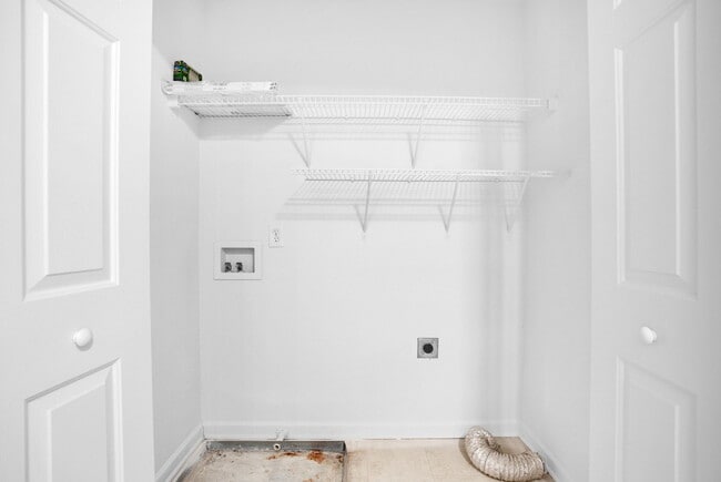 Building Photo - 241 Village Square Dr