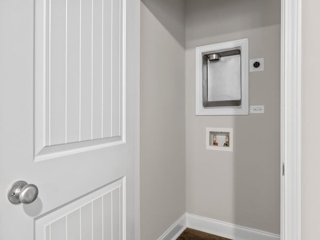 Building Photo - Charming two bedroom two and a half bathroom ready for you to call home!