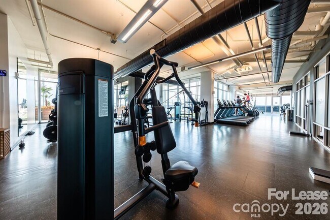 Building Photo - 215 N Pine St