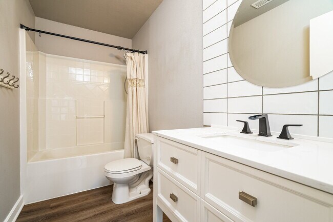 Building Photo - Updated 4 bedroom home in Devonshire neighborhood!