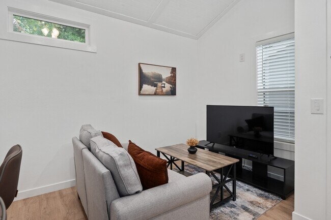 Building Photo - 720 Pritchett Ln