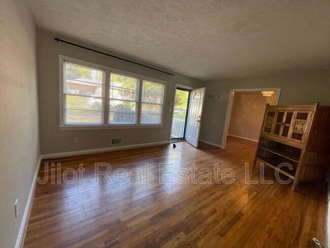 Building Photo - 2855 Monticello Pl