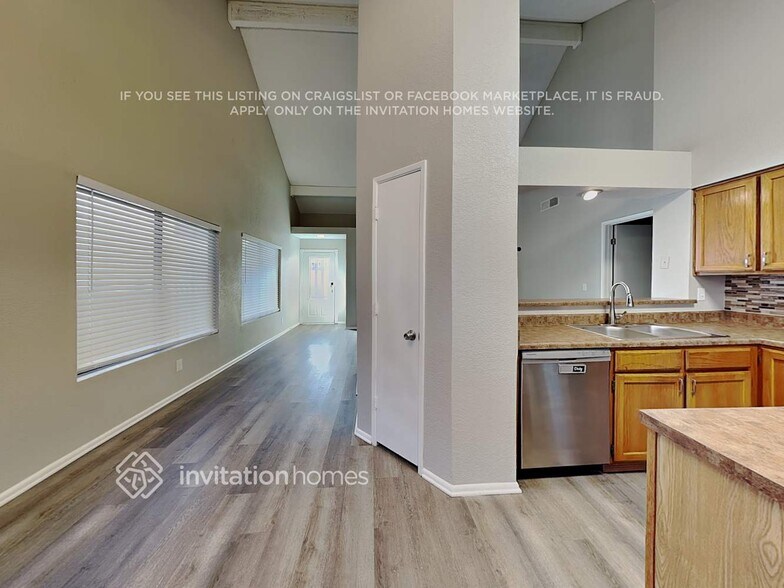 Building Photo - 2106 W Monona Dr