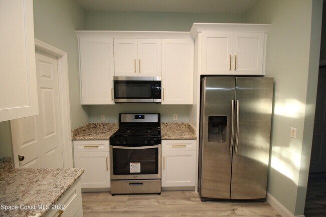 Building Photo - 817 Potomac Dr