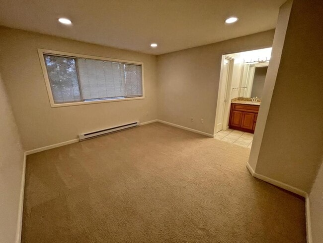 Building Photo - 1220 100th Pl NE