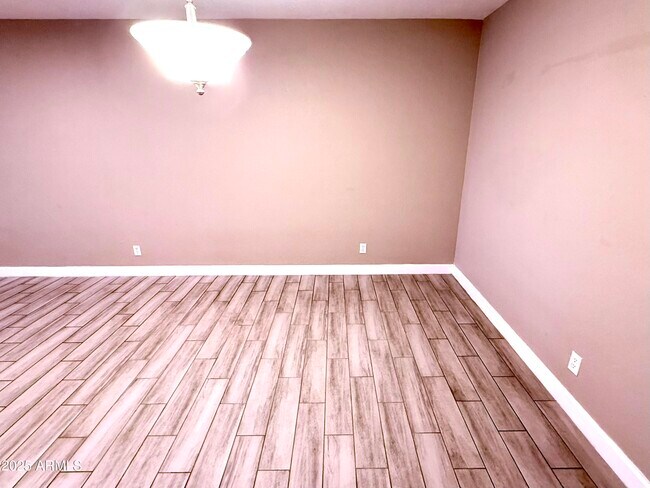 Building Photo - 937 N Wedgewood Dr