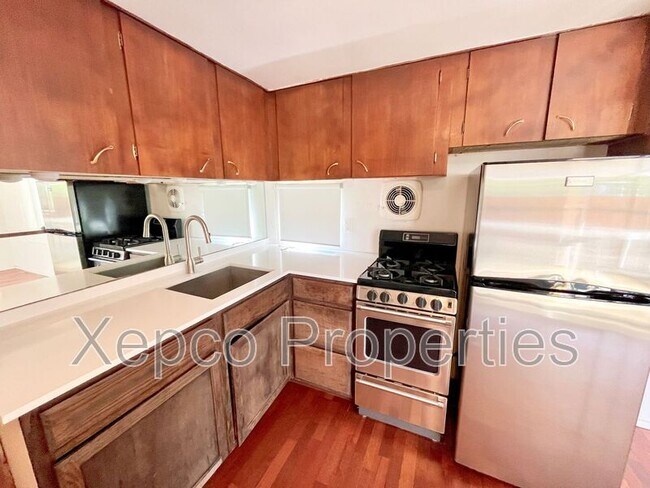 Building Photo - 134 Fondulac St