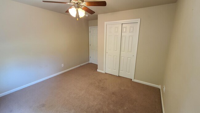 Building Photo - 807 Montclair Dr