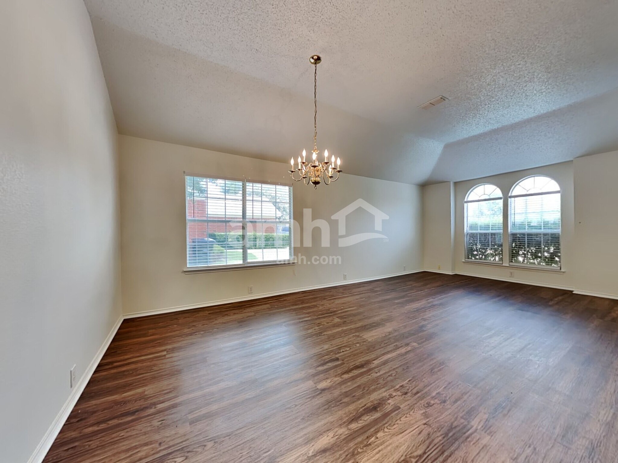 Building Photo - 8520 Auburn Dr