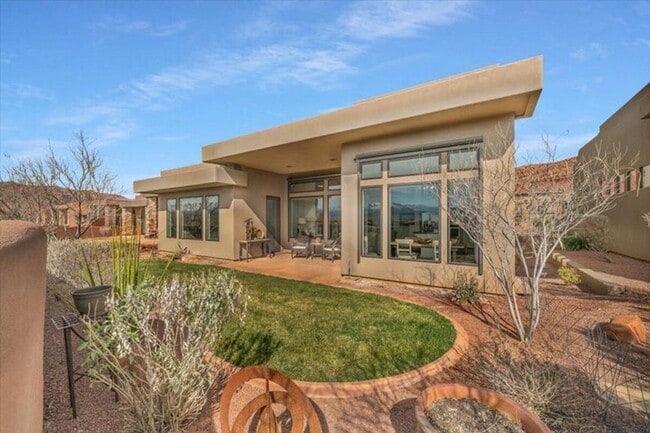 Building Photo - Beautiful  home in Entrada!