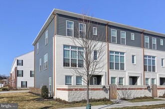 Building Photo - 3122 Bullfinch Ln