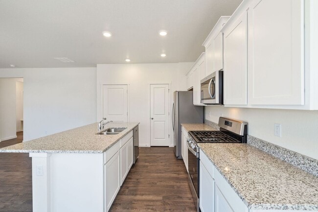 Building Photo - 815 Elias Tarn Dr
