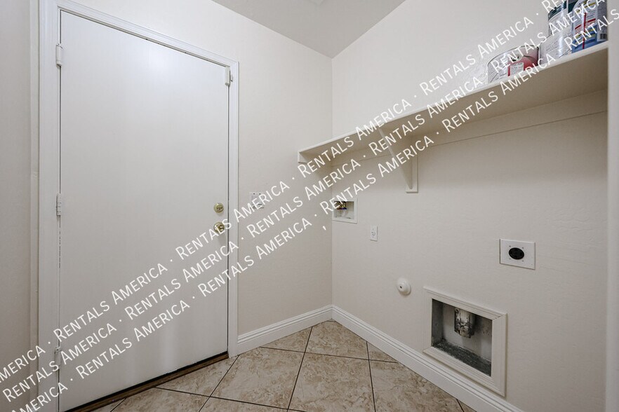 Building Photo - 1517 S 219th Dr