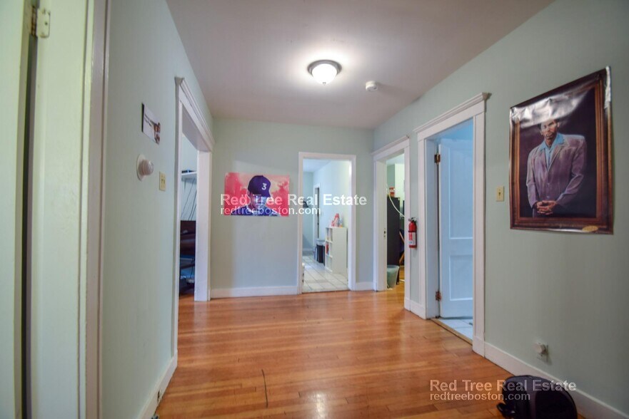 Building Photo - 15 Radnor Rd