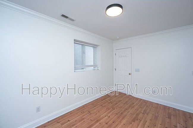 Building Photo - 338 King St