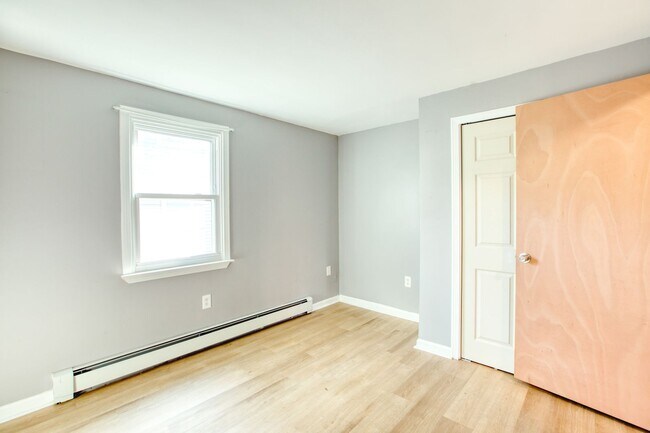 Building Photo - 12 Martin St