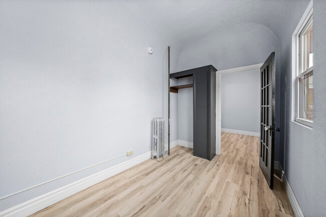 Building Photo - 6423 S Maplewood Ave