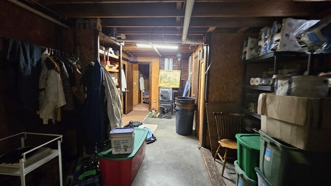 Building Photo - Fully Furnished house on 40 Acres Horse Pr...