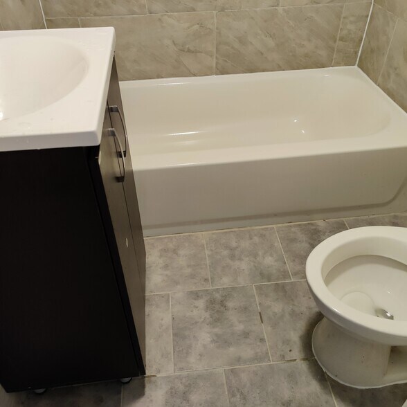 First Floor Bathroom - 250 22nd St