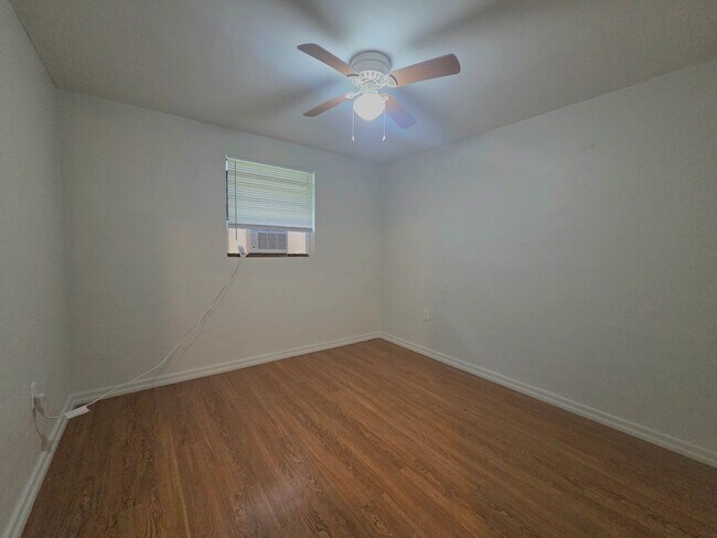 Building Photo - 3330 Dale Dr