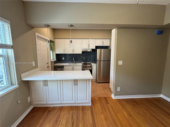 Building Photo - 725 NE 91st St