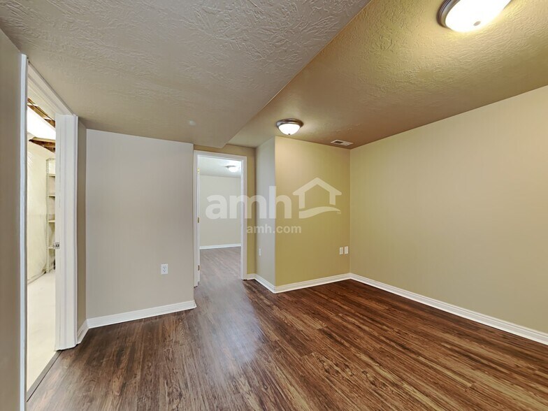 Building Photo - 4482 Heritage Dr