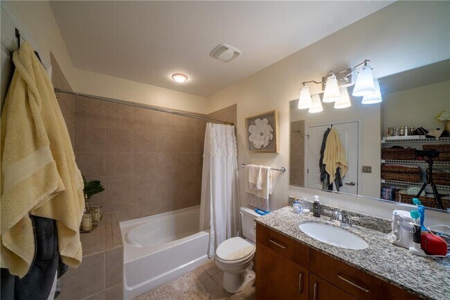 Building Photo - 44 Peachtree Pl NE