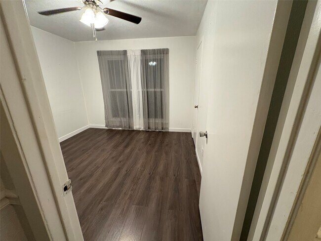 Building Photo - 1203 Rock Canyon Dr