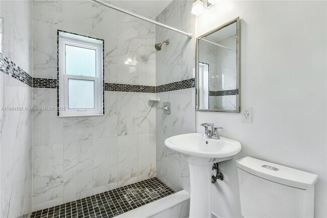 Building Photo - 5900 SW 44th Terrace