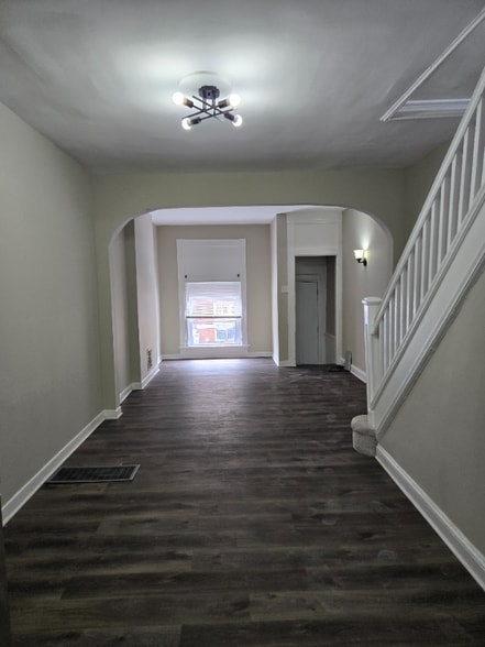 Building Photo - 711 N Streeper St