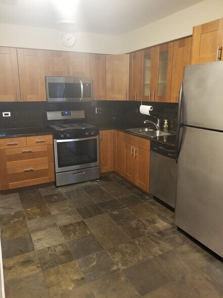 Building Photo - 6878 W Touhy Ave