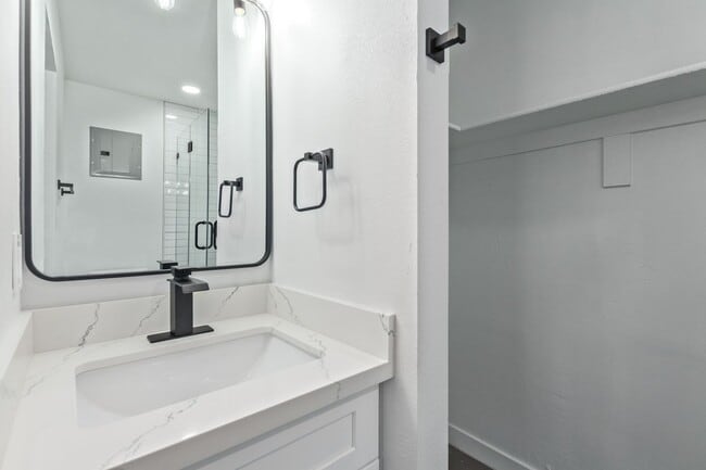 Building Photo - 2002 S Dateland Dr