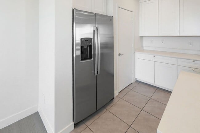 Building Photo - Summerlin Beauty With Bed and Bath On 1st Floor