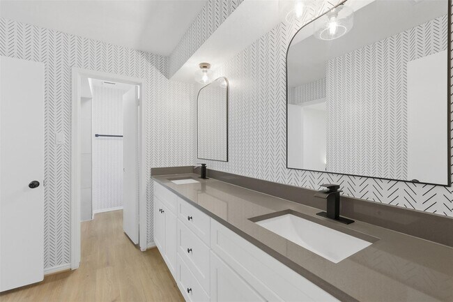 Building Photo - 3930 Cypress Hill Dr