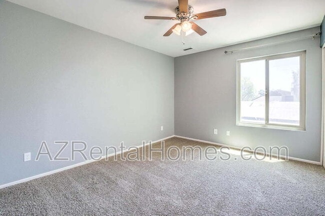 Building Photo - 1033 W Madero Ave