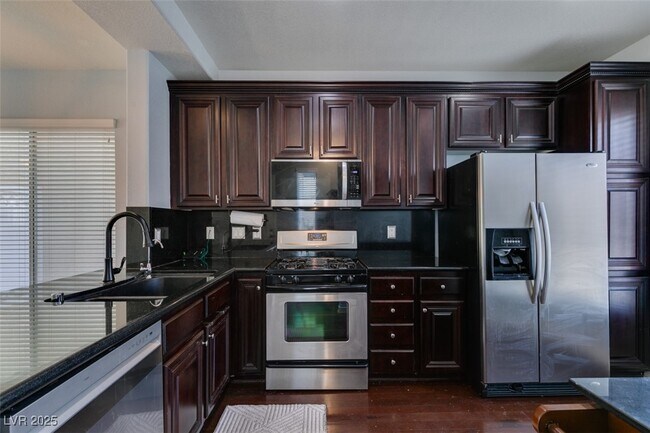 Building Photo - 8233 Shaded Arbors St