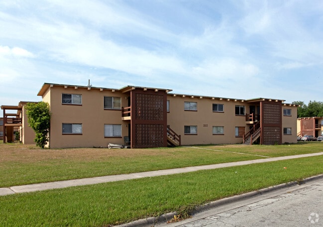 Primary Photo - Washington Shores Apartments