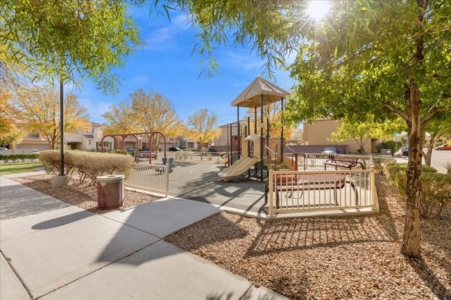 Building Photo - Welcome Home! 3 Bd, 2.5 Bths, 2-Car Garage, Open Floor Plan - Southwest