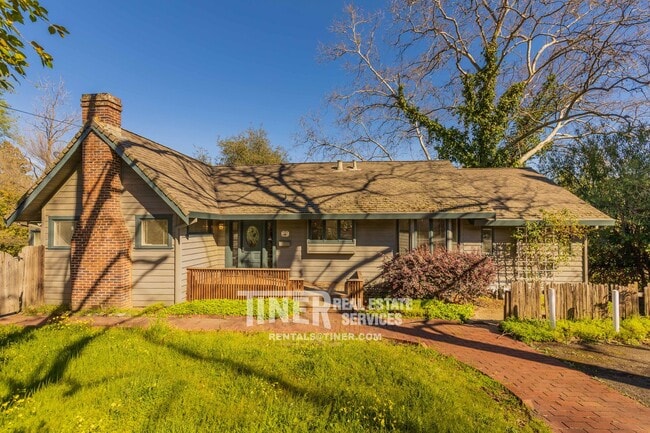 Building Photo - Fair Oaks Village Charmer