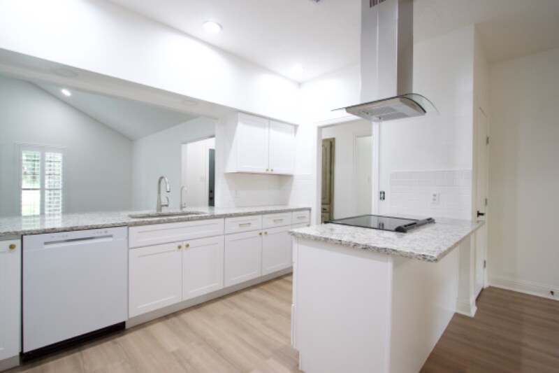Building Photo - 320 Heneretta Dr