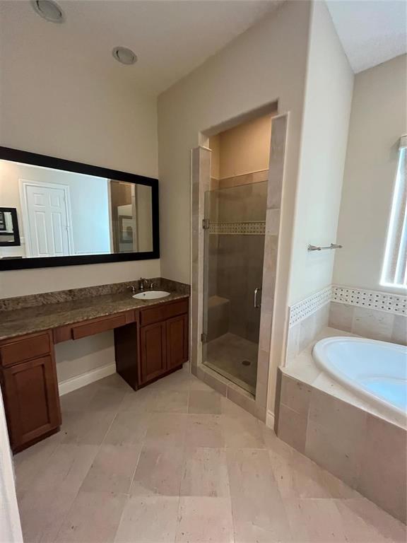 Building Photo - 2608 Cheshire Oaks Dr